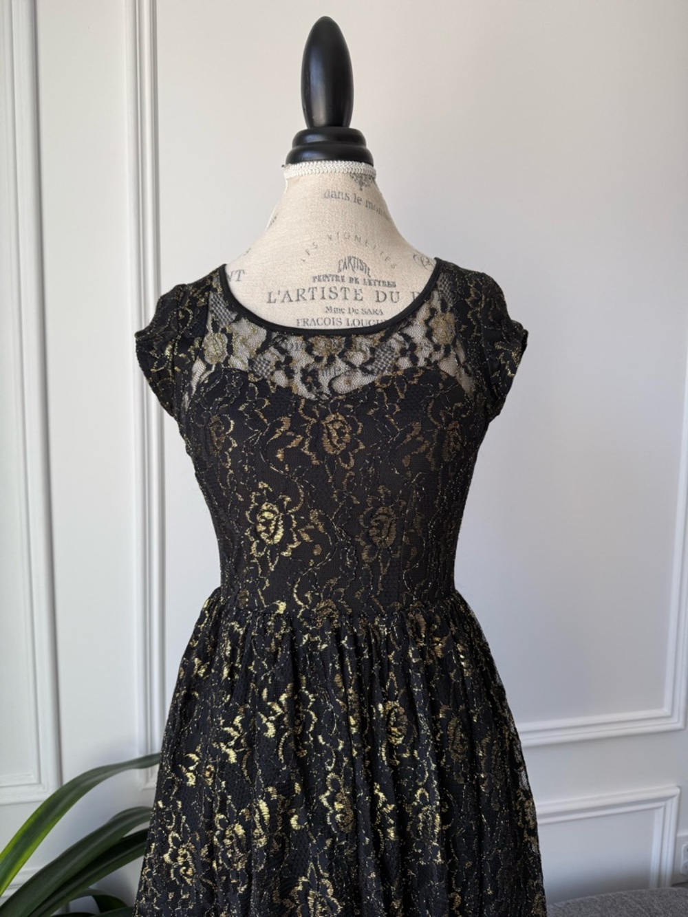 Parisian collection - Handcrafted with love - Black and gold Lace Mini Dress - Picture 3 of 7